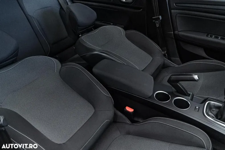 Renault Megane din 2023 cu 87.647 km - oferta REN186859 - foto 38