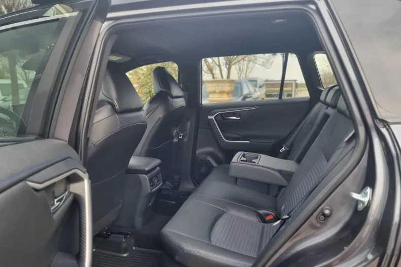 Toyota RAV4 din 2022 cu 72.179 km - oferta TOY186876 - foto 17