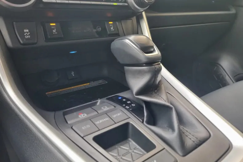 Toyota RAV4 din 2022 cu 72.179 km - oferta TOY186876 - foto 27