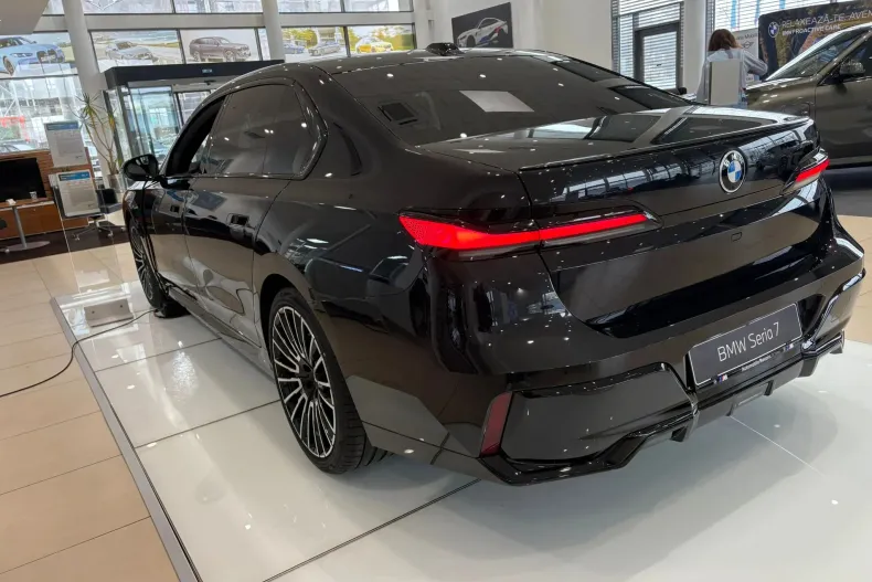BMW Seria 7 din 2026 cu 0 km - oferta BMW186897 - foto 3