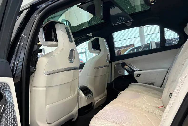 BMW Seria 7 din 2026 cu 0 km - oferta BMW186897 - foto 8