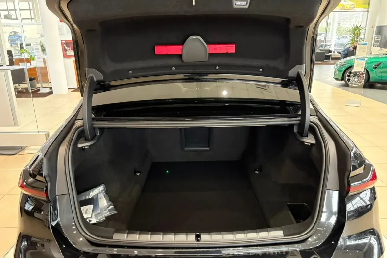 BMW Seria 7 din 2026 cu 0 km - oferta BMW186897 - foto 10