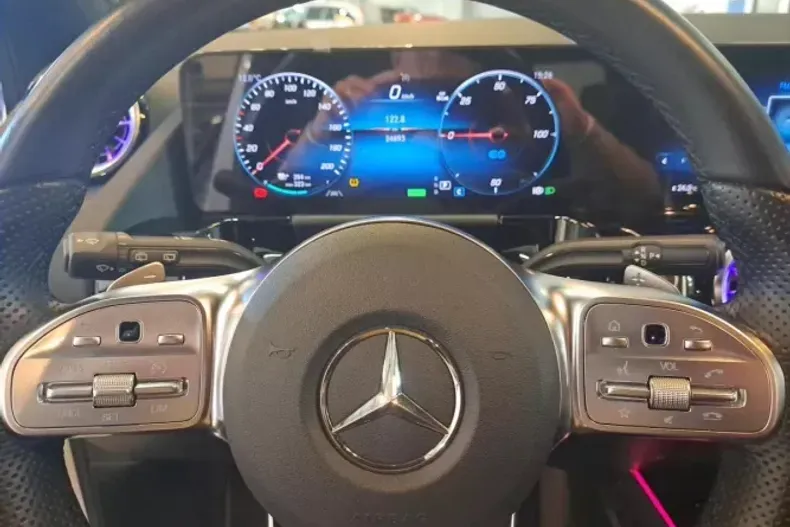 Mercedes-Benz EQA din 2022 cu 31.000 km - oferta MER186977 - foto 10