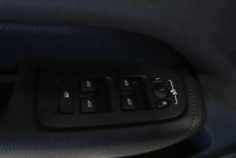 Volvo XC60 din 2020 cu 142.825 km - oferta VOL186996 - foto 12