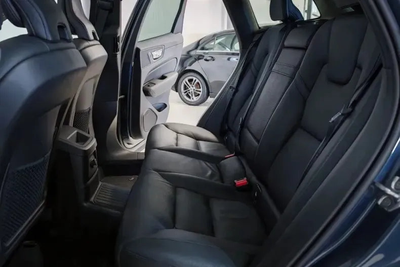 Volvo XC60 din 2020 cu 142.825 km - oferta VOL186996 - foto 17