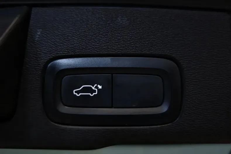 Volvo XC60 din 2020 cu 142.825 km - oferta VOL186996 - foto 19