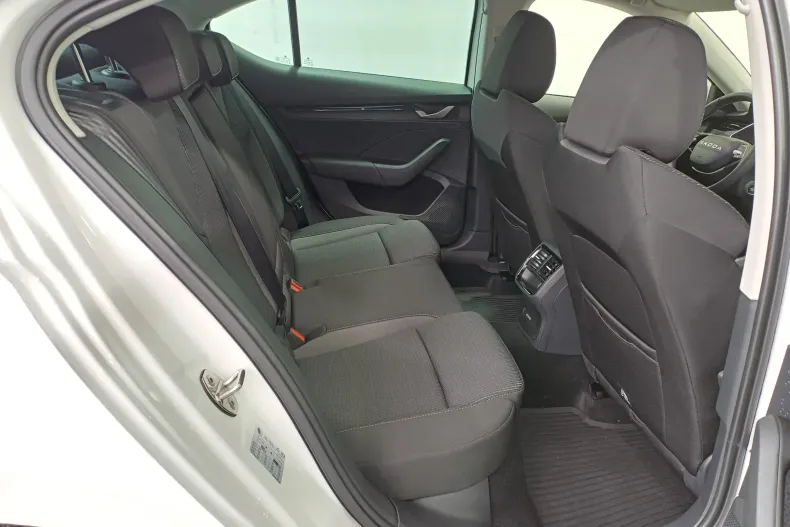 Skoda Octavia din 2025 cu 1.620 km - oferta SKO187028 - foto 29