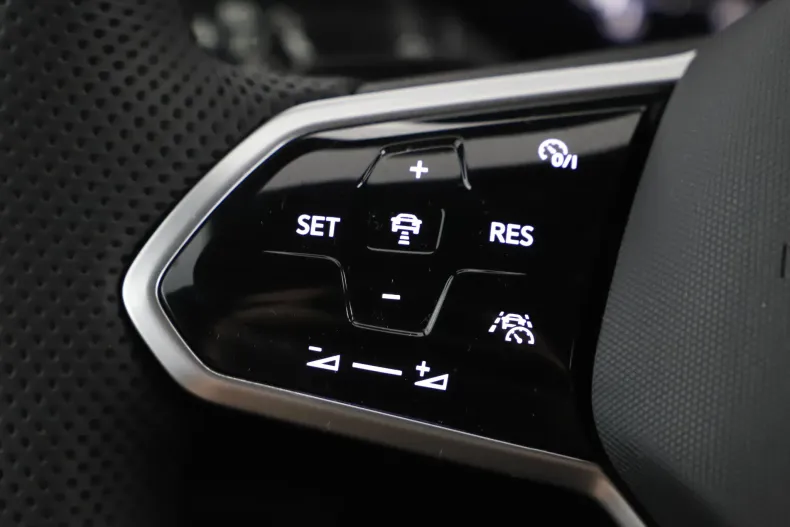 Volkswagen Touareg din 2022 cu 65.925 km - oferta VOL187050 - foto 20