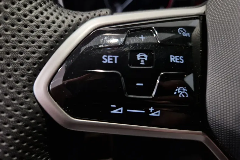 Volkswagen Touareg din 2022 cu 81.727 km - oferta VOL187081 - foto 18