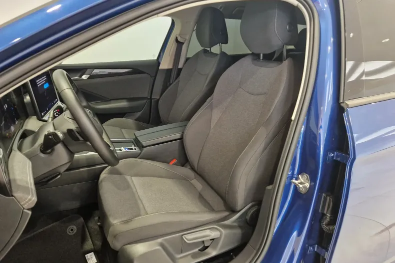 Volkswagen Passat din 2024 cu 10.848 km - oferta VOL187087 - foto 11