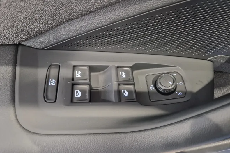 Volkswagen Passat din 2024 cu 10.848 km - oferta VOL187087 - foto 15