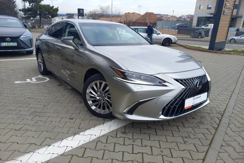 Lexus Seria ES din 2025 cu 2.476 km - oferta LEX187095 - foto 3
