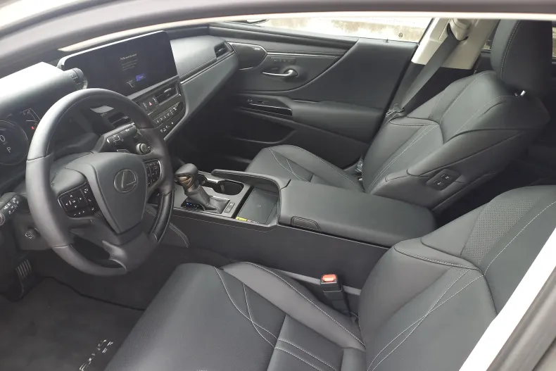 Lexus Seria ES din 2025 cu 2.476 km - oferta LEX187095 - foto 16