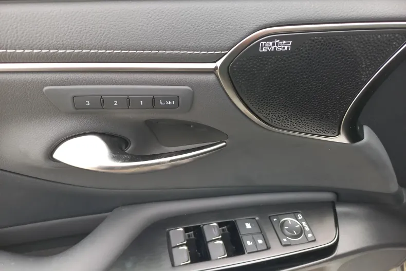 Lexus Seria ES din 2025 cu 2.476 km - oferta LEX187095 - foto 19