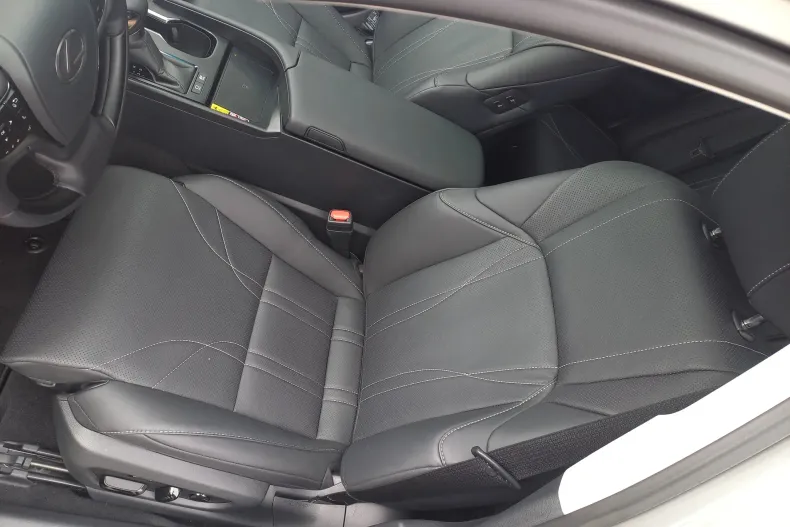 Lexus Seria ES din 2025 cu 2.476 km - oferta LEX187095 - foto 21