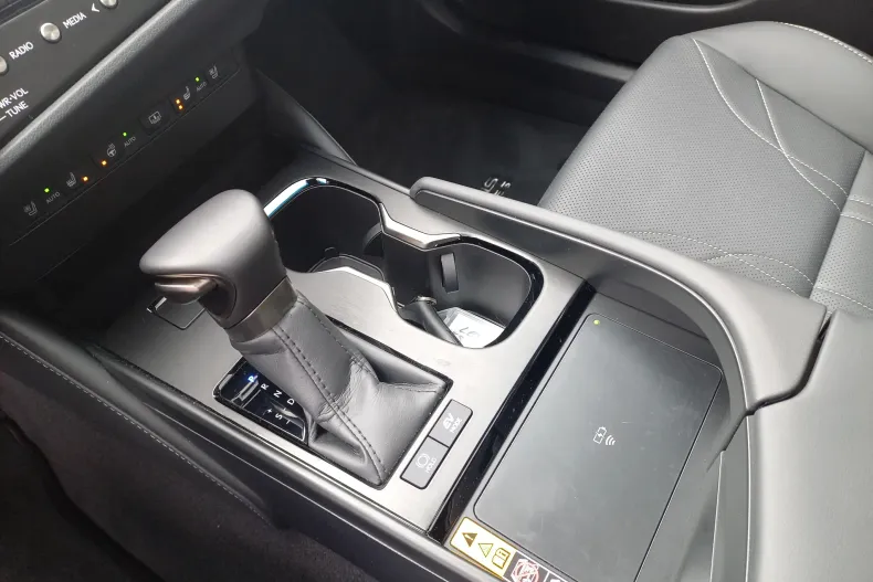 Lexus Seria ES din 2025 cu 2.476 km - oferta LEX187095 - foto 30