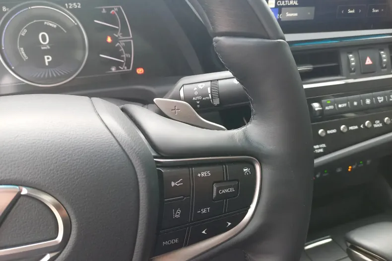 Lexus Seria ES din 2025 cu 2.476 km - oferta LEX187095 - foto 35