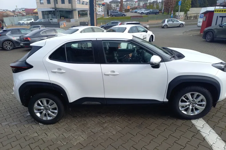 Toyota Yaris Cross din 2024 cu 8.631 km - oferta TOY187096 - foto 9