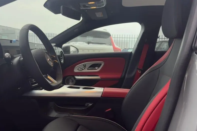 Mercedes-Benz CLA 220 (Clasa CLA) din 2025 cu 10 km - oferta MER187099 - foto 5