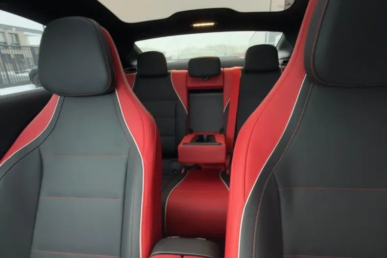 Mercedes-Benz CLA 220 (Clasa CLA) din 2025 cu 10 km - oferta MER187099 - foto 6