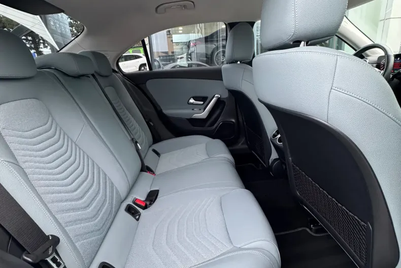 Mercedes-Benz A 250 (Clasa A) din 2024 cu 16.600 km - oferta MER187102 - foto 8