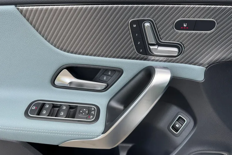 Mercedes-Benz A 250 (Clasa A) din 2024 cu 16.600 km - oferta MER187102 - foto 26