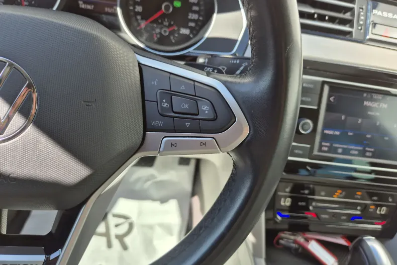 Volkswagen Passat din 2021 cu 143.367 km - oferta VOL187112 - foto 18