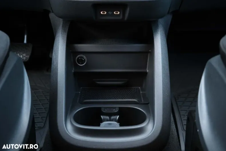 Mercedes-Benz Vito din 2025 cu 4.000 km - oferta MER187130 - foto 33