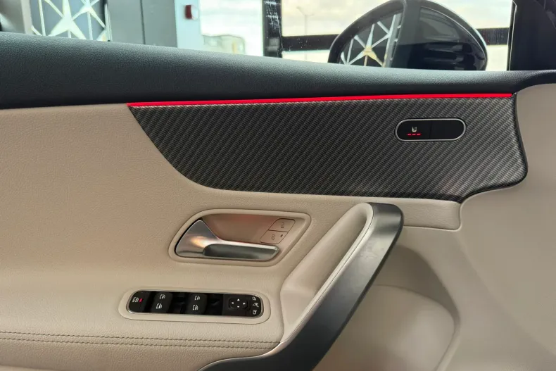 Mercedes-Benz A 200 (Clasa A) din 2024 cu 6.300 km - oferta MER187159 - foto 7