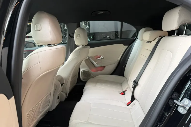 Mercedes-Benz A 200 (Clasa A) din 2024 cu 6.300 km - oferta MER187159 - foto 8