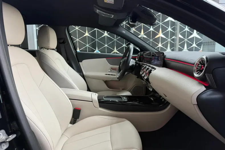 Mercedes-Benz A 200 (Clasa A) din 2024 cu 6.300 km - oferta MER187159 - foto 11