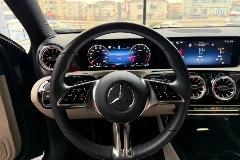 Mercedes-Benz A 200 (Clasa A) din 2024 cu 6.300 km - oferta MER187159 - foto 12