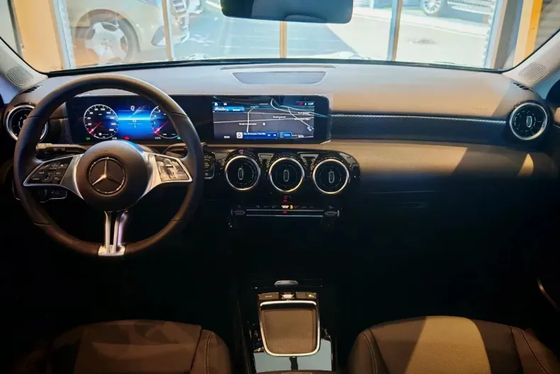 Mercedes-Benz A 180 (Clasa A) din 2025 cu 3.500 km - oferta MER187201 - foto 6