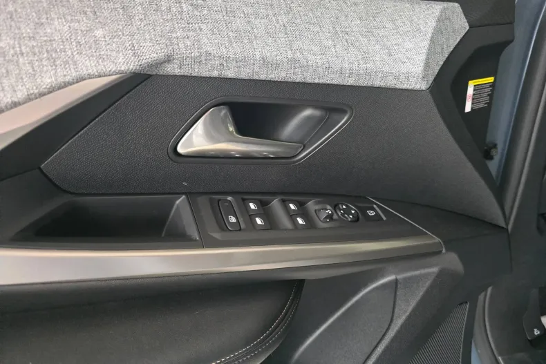 Peugeot 3008 din 2025 cu 3 km - oferta PEU187212 - foto 9