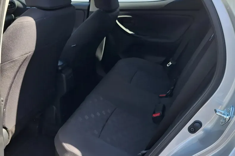 Toyota Yaris din 2024 cu 4.200 km - oferta TOY187218 - foto 4