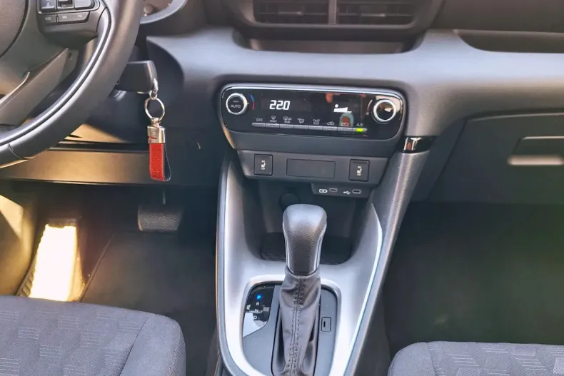 Toyota Yaris din 2024 cu 4.200 km - oferta TOY187218 - foto 6