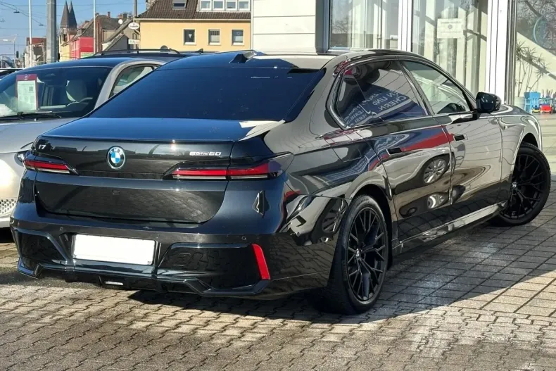 BMW i7 (Seria i) din 2025 cu 27.597 km - oferta BMW187279 - foto 4