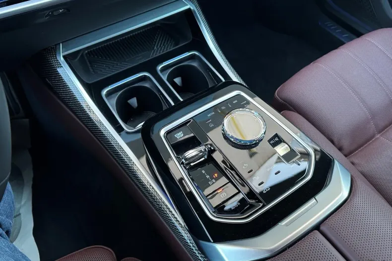 BMW i7 (Seria i) din 2025 cu 27.597 km - oferta BMW187279 - foto 9