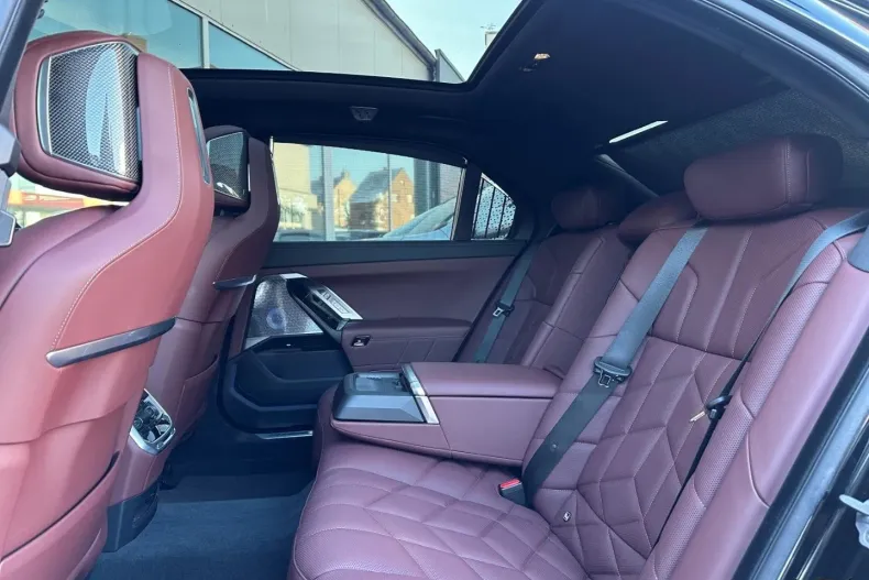 BMW i7 (Seria i) din 2025 cu 27.597 km - oferta BMW187279 - foto 18