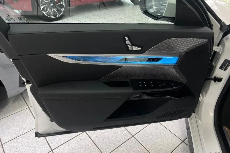 BMW Seria 7 din 2024 cu 5.000 km - oferta BMW187281 - foto 21