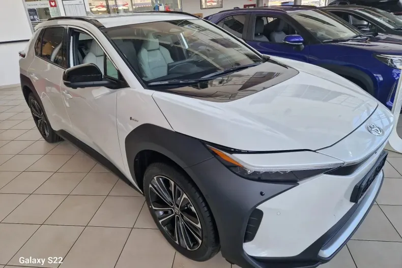 Toyota bZ4X din 2025 cu 100 km - oferta TOY187325 - foto 1