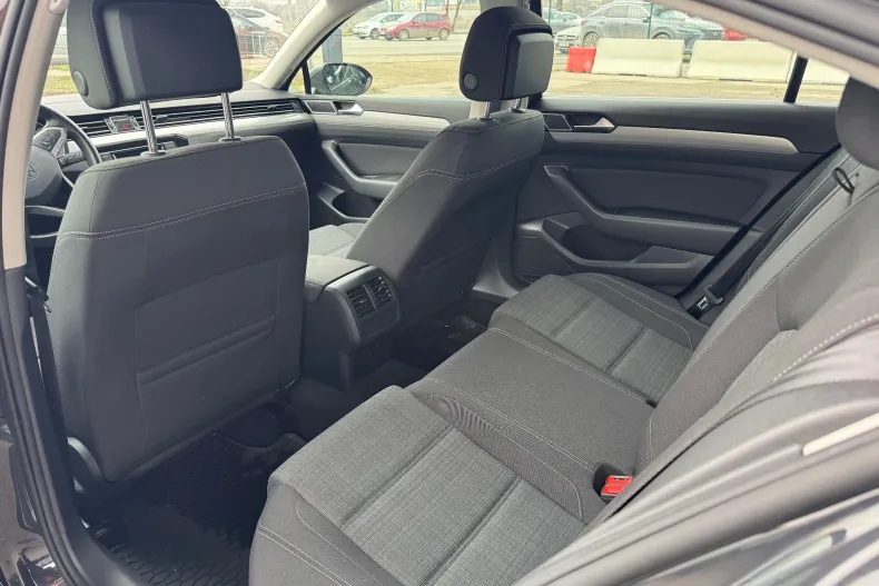 Volkswagen Passat din 2021 cu 72.000 km - oferta VOL187363 - foto 12