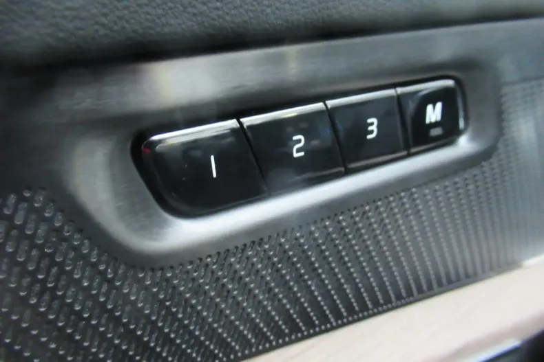 Volvo XC90 din 2025 cu 9.300 km - oferta VOL187422 - foto 15