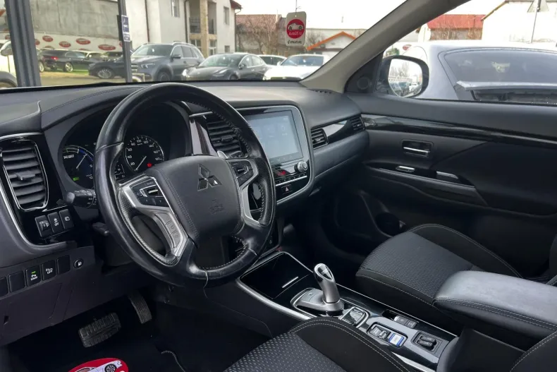 Mitsubishi Outlander din 2020 cu 131.685 km - oferta MIT187426 - foto 5