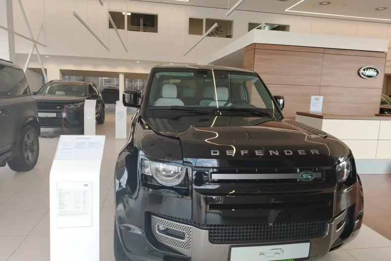 Land Rover Defender din 2025 cu 900 km - oferta LAN187440 - foto 1