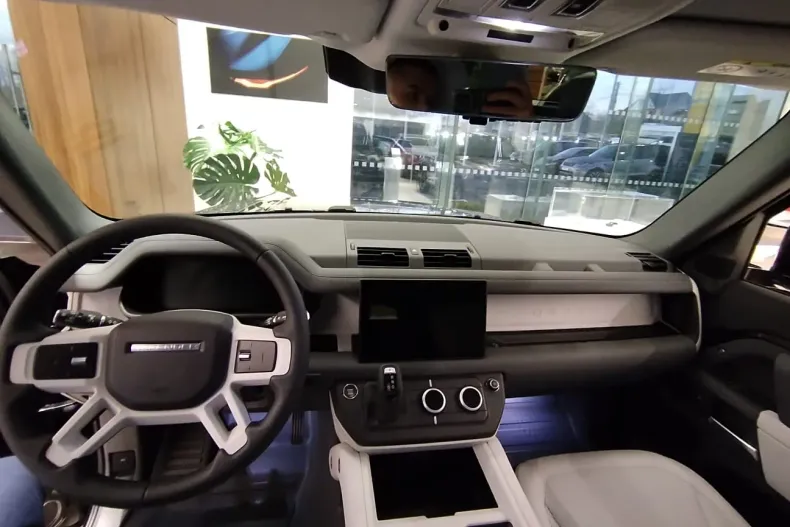 Land Rover Defender din 2025 cu 900 km - oferta LAN187440 - foto 5