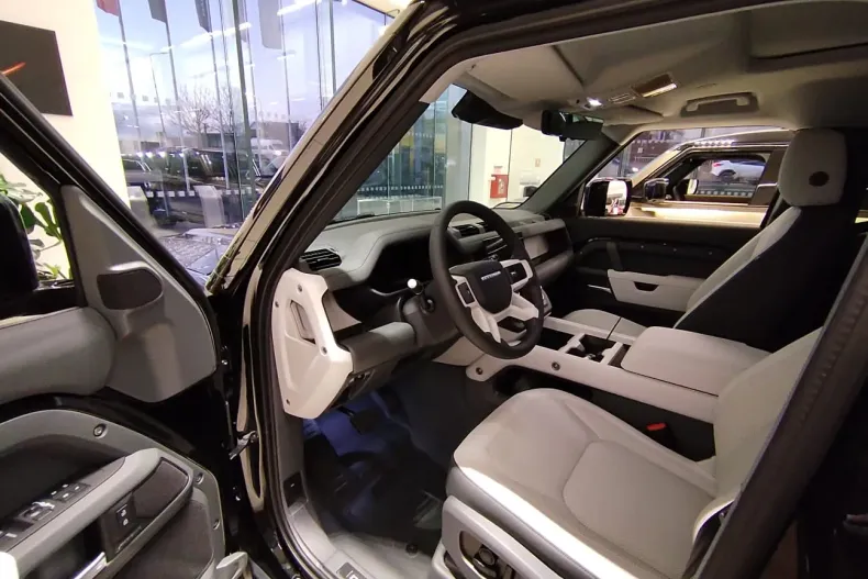 Land Rover Defender din 2025 cu 900 km - oferta LAN187440 - foto 6