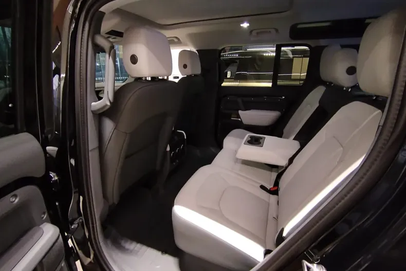 Land Rover Defender din 2025 cu 900 km - oferta LAN187440 - foto 7