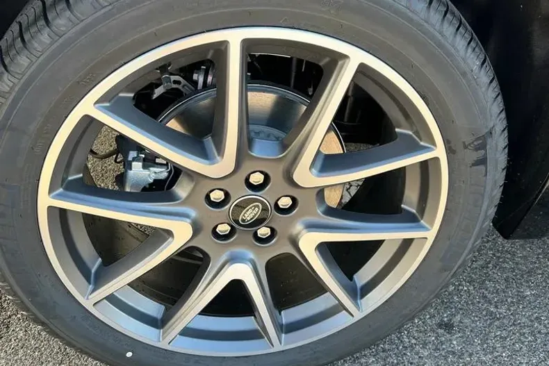 Land Rover Range Rover Velar din 2023 cu 2.000 km - oferta LAN187446 - foto 9