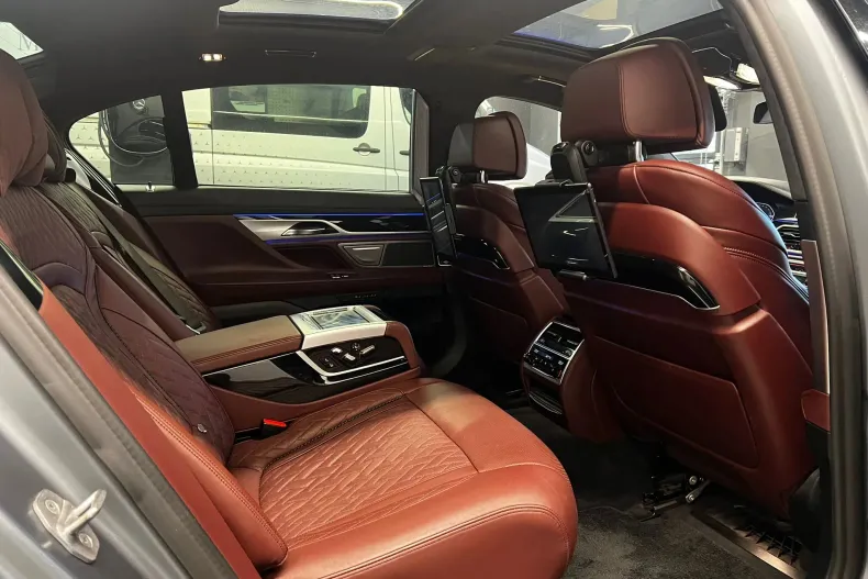 BMW Seria 7 din 2020 cu 112.261 km - oferta BMW187461 - foto 9